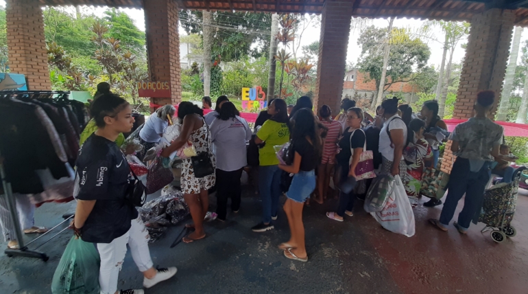 Adoção independente versus agência